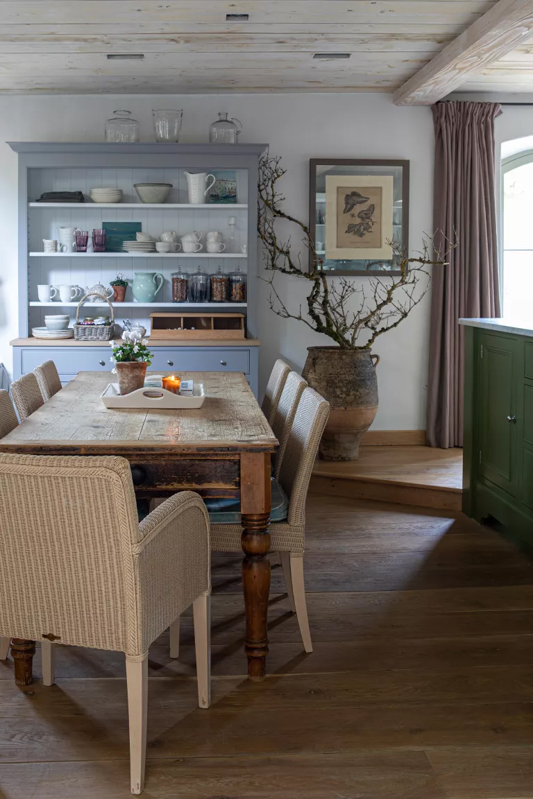 Choose A Reclaimed Dining Table For Heritage Flair